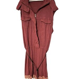 POL Sleeveless romper with Lace Hem